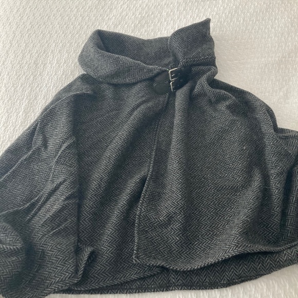 Ralph Lauren Poncho - Picture 1 of 2